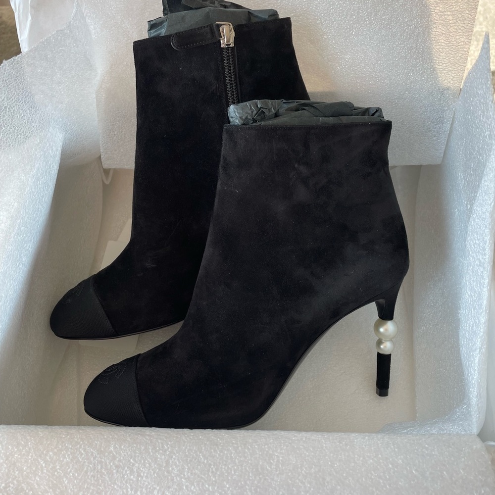 🖤NWT CHANEL 20B Suede Grosgrain boots🖤